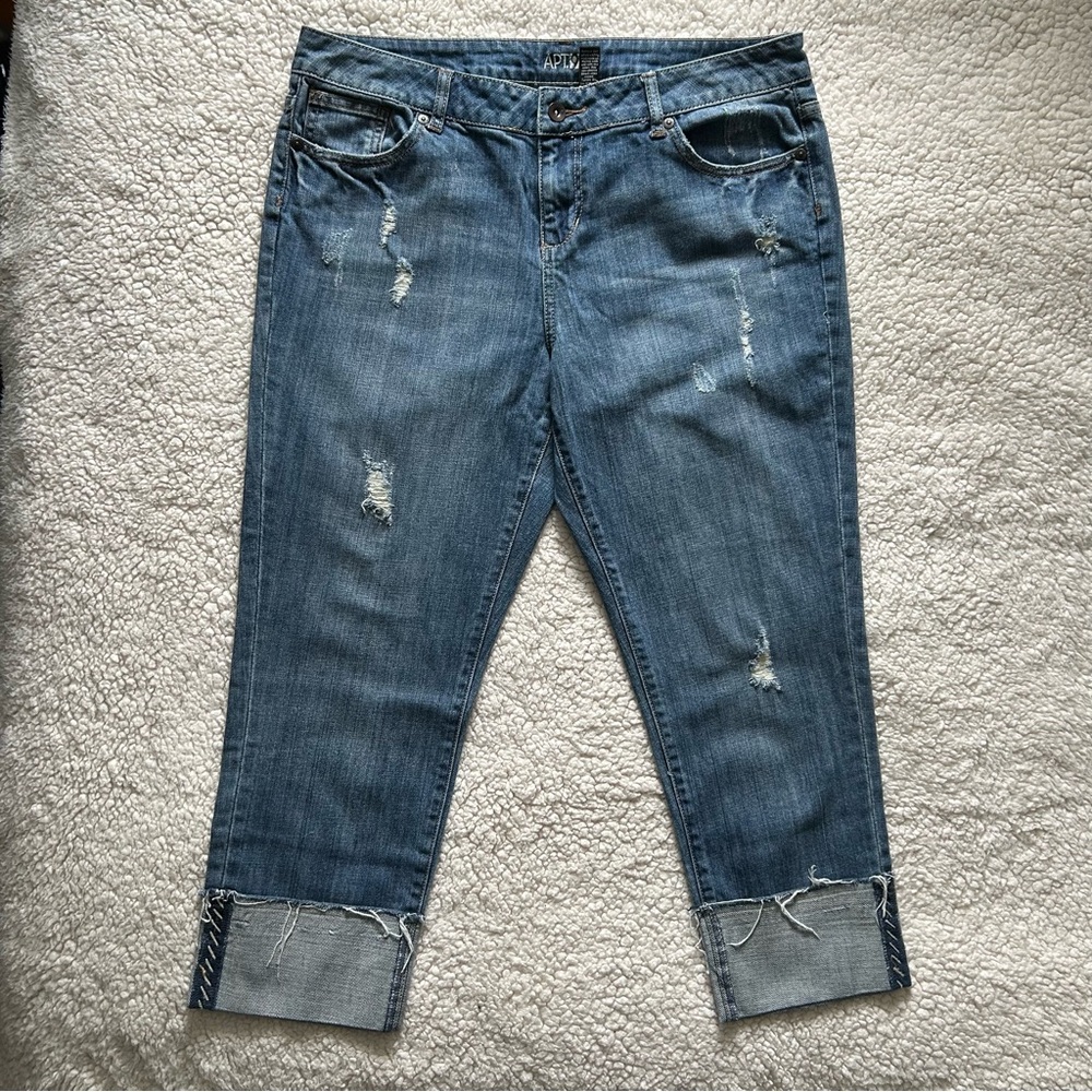APT 9 Women's Distressed Capri Blue Jeans